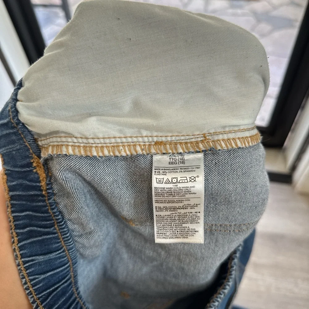 Old Navy Women's Straight Leg Blue Jeans size XXL(18)